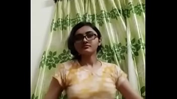 Desi Hottie With The Juiciest Melons